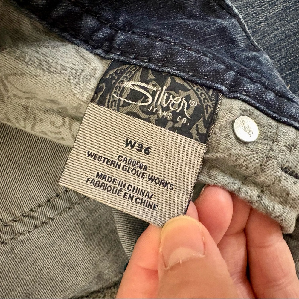 Silver Suki Capri Jeans I5 - Picture 3 of 5